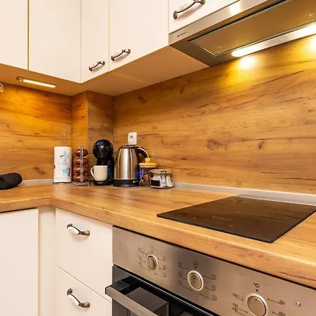 Lovely Venu Close To Old Town Апартаменты *