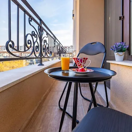 Lovely Venu Close To Old Town *